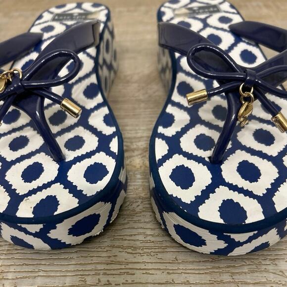 Kate Spade Blue & White Wedge Bow &  Charm Detail Flip Flop Sandals Size 9 - Picture 3 of 13